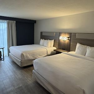 Queen Room Two Queen Beds Hearing Accessible or Non-Smoking